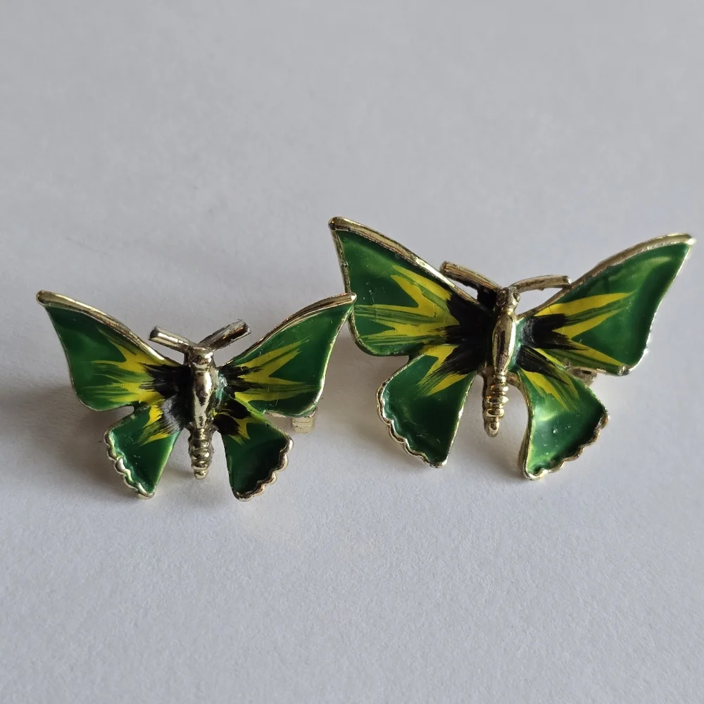 Vintage butterfly pin green enamel gold tone big and small bug insect pin set